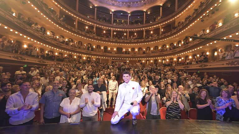 Martín Savi deslumbró en el Teatro Avenida