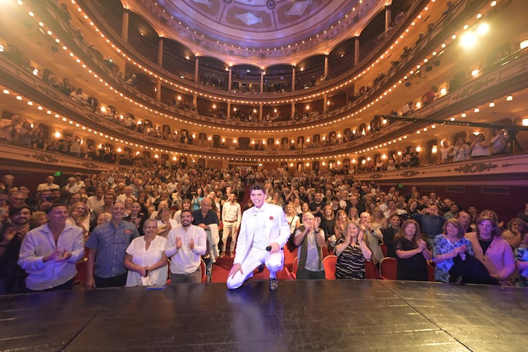 Martín Savi deslumbró en el Teatro Avenida
