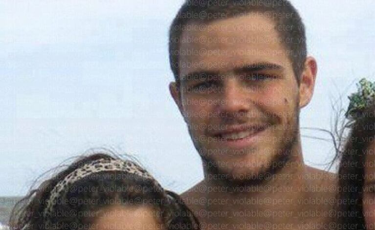 Martina Stoessel y Peter Lanzani, en una foto de años atrás. (Foto: Twitter)