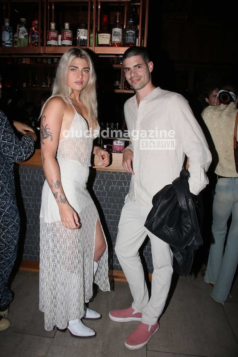 Martita Fort con un acompañante en Punta del Este (Foto: Movilpress)