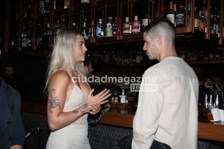 Martita Fort con un acompañante en Punta del Este (Foto: Movilpress)
