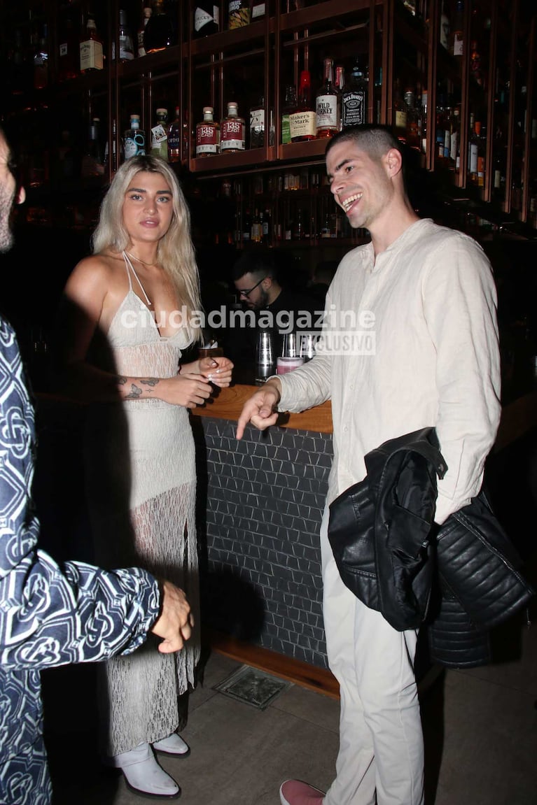 Martita Fort con un acompañante en Punta del Este (Foto: Movilpress)