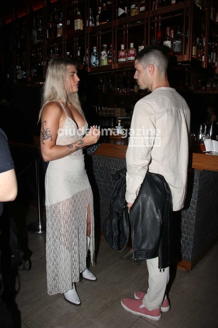 Martita Fort con un acompañante en Punta del Este (Foto: Movilpress)