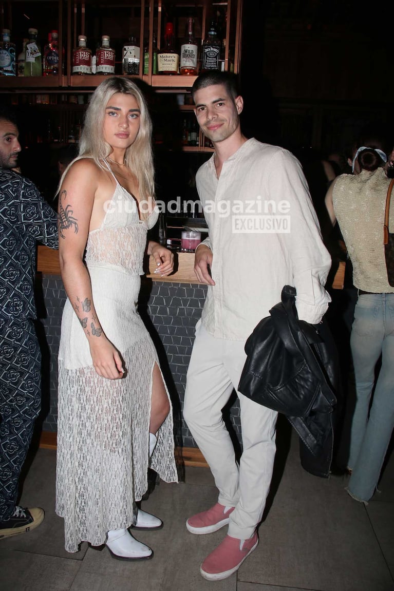 Martita Fort con un acompañante en Punta del Este (Foto: Movilpress)