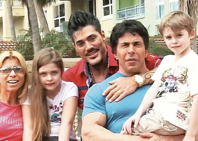 Martita Fort eliminó casi todas sus fotos de Instagram pero dejó una significativa: una postal familiar con Ricardo y Gustavo Martínez 
