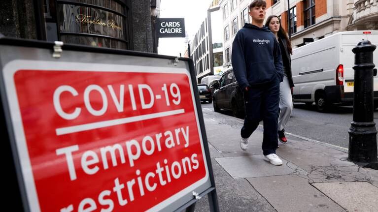 Más de 100 detenidos en una protesta en Londres contra el confinamiento