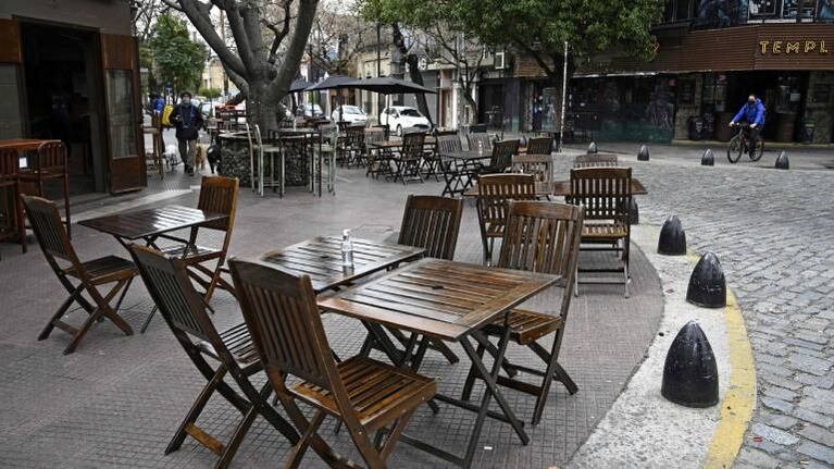 Más de 230 locales gastronómicos iniciaron trámites en la Ciudad para habilitar mesas y sillas en las veredas