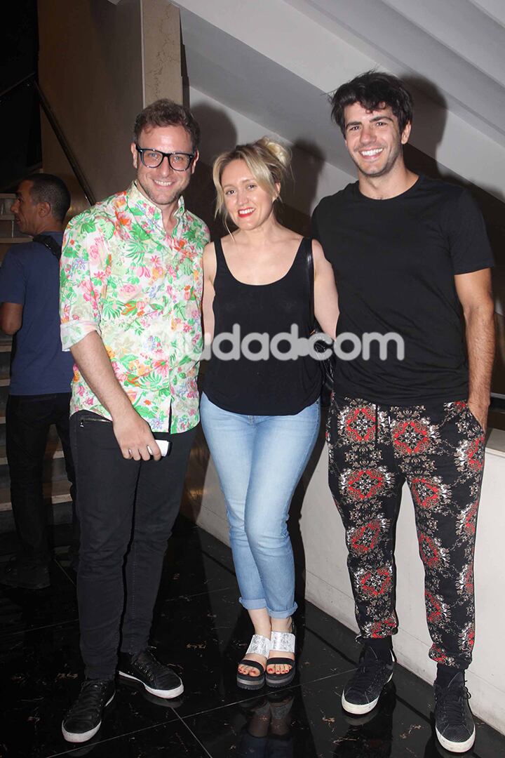 Más invitados en el debut de Bajo Terapia.  (Foto: Movilpress)
