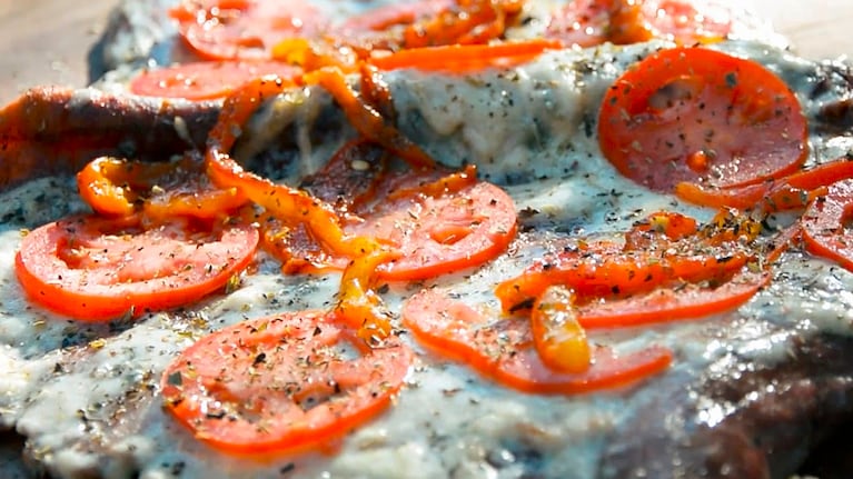 Matambre a la pizza, una receta para lucirse en la parrilla. Foto: Cucinare TV