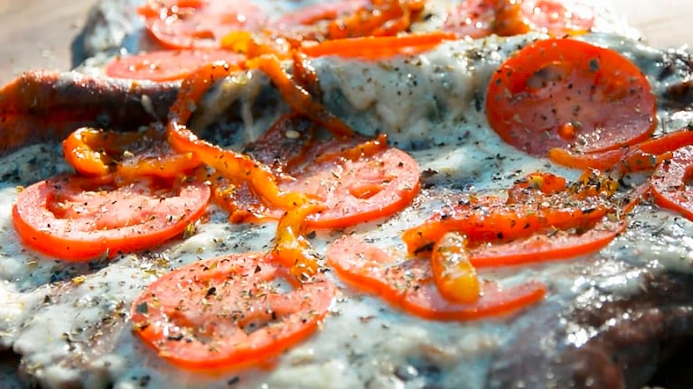 Matambre a la pizza, una receta para lucirse en la parrilla. Foto: Cucinare TV