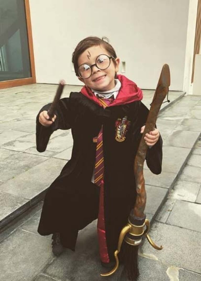 Mateo y Thiago, los hijos de Lio Messi y Anto Roccuzzo, disfrazados de Harry Potter para celebrar el carnaval