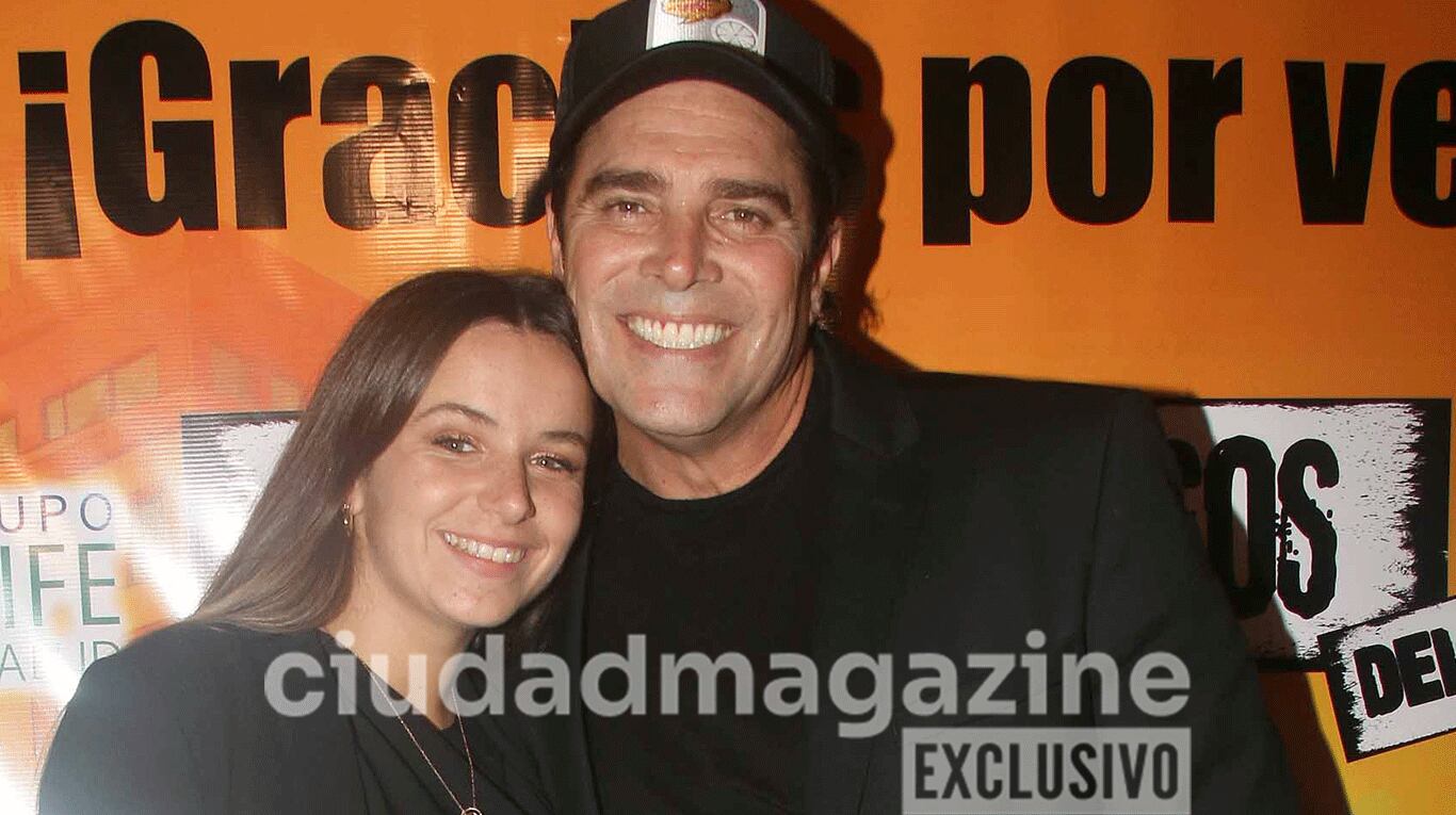 Matías Alé y su novia Martina Vignolo estrenaron su obra de teatro (Foto: Movilpress).
