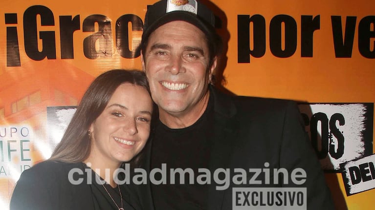 Matías Alé y su novia Martina Vignolo estrenaron su obra de teatro (Foto: Movilpress).