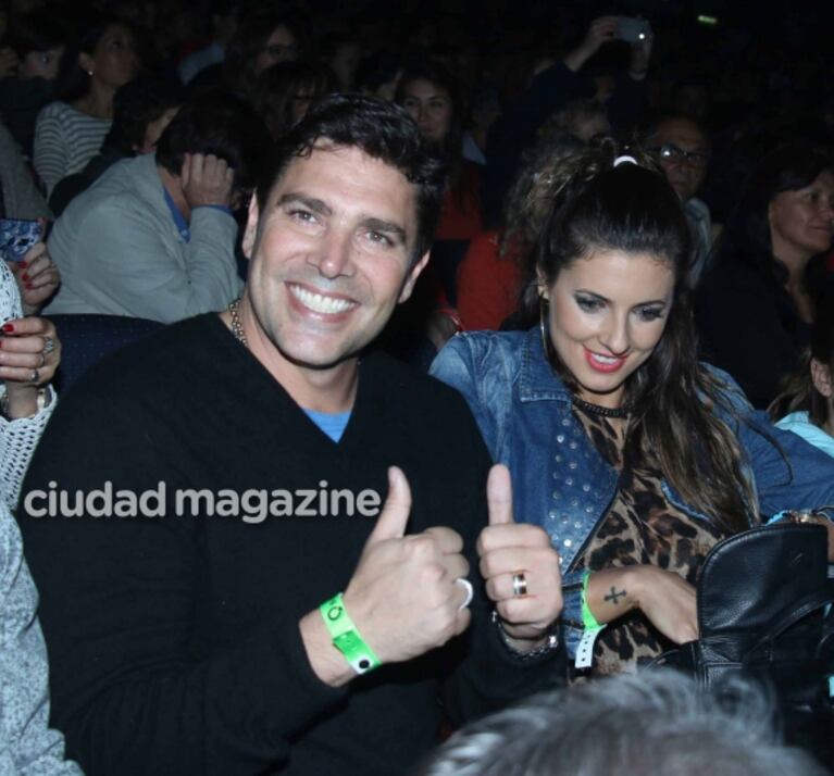 Matías Alé y Tamara Bella, mimos y complicidad en el recital de Los Nocheros
