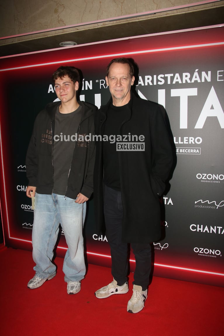 Matías Martin con su hijo en el estreno de Agustín 'Soy Rada' Aristarán (Foto: Movilpress).