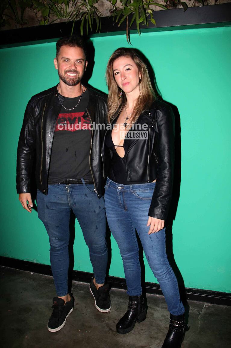 Matías Vázquez con su novia en el cumpleaños de Fabián Esperón (Foto: Movilpress).