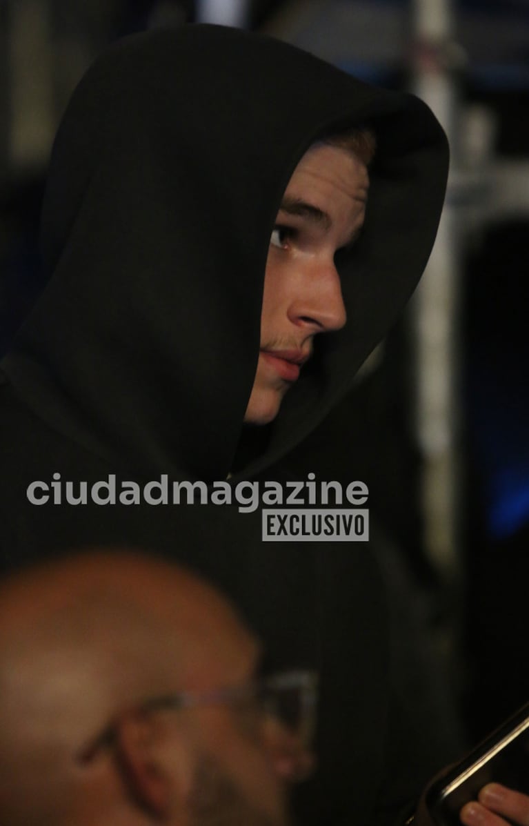Matteo, el hijo de Ricky Martin en el show en Buenos Aires desde la consola de sonido (Foto: Movilpress).