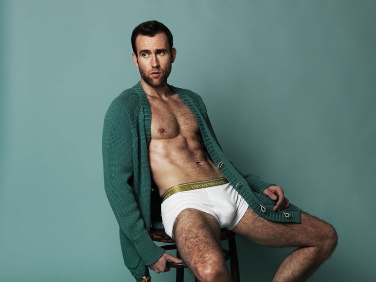 Matthew Lewis posando para la revista Attitude.