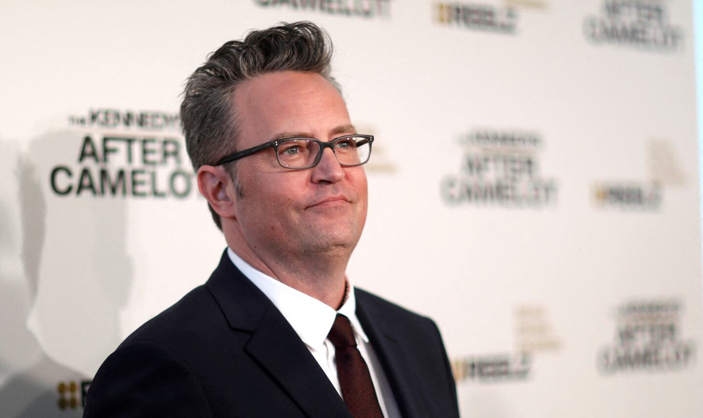 Matthew Perry en la premiere de la serie "The Kennedys After Camelot" (Foto; REUTERS)