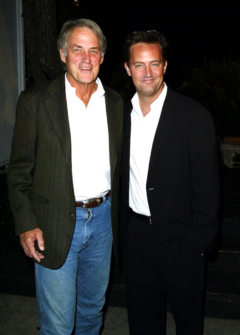 Matthew Perry y su padre John Bennett Perry, en 2003. (Foto: AFP/Frazer Harrison/Getty Images)
