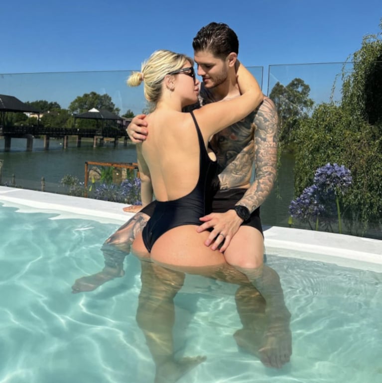 Mauro Icardi compartió una foto sensual con Wanda Nara en la pileta: "Mi regalo de Navidad"