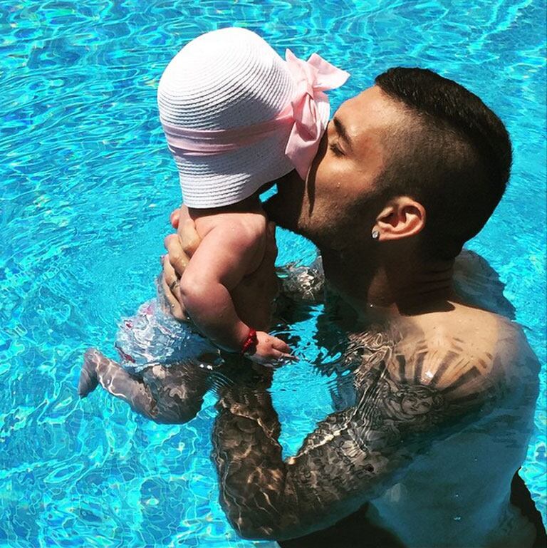 Mauro Icardi con su beba Francesca en brazos, en Monte Carlo. (Foto: Instagram.com/wanditanara/)