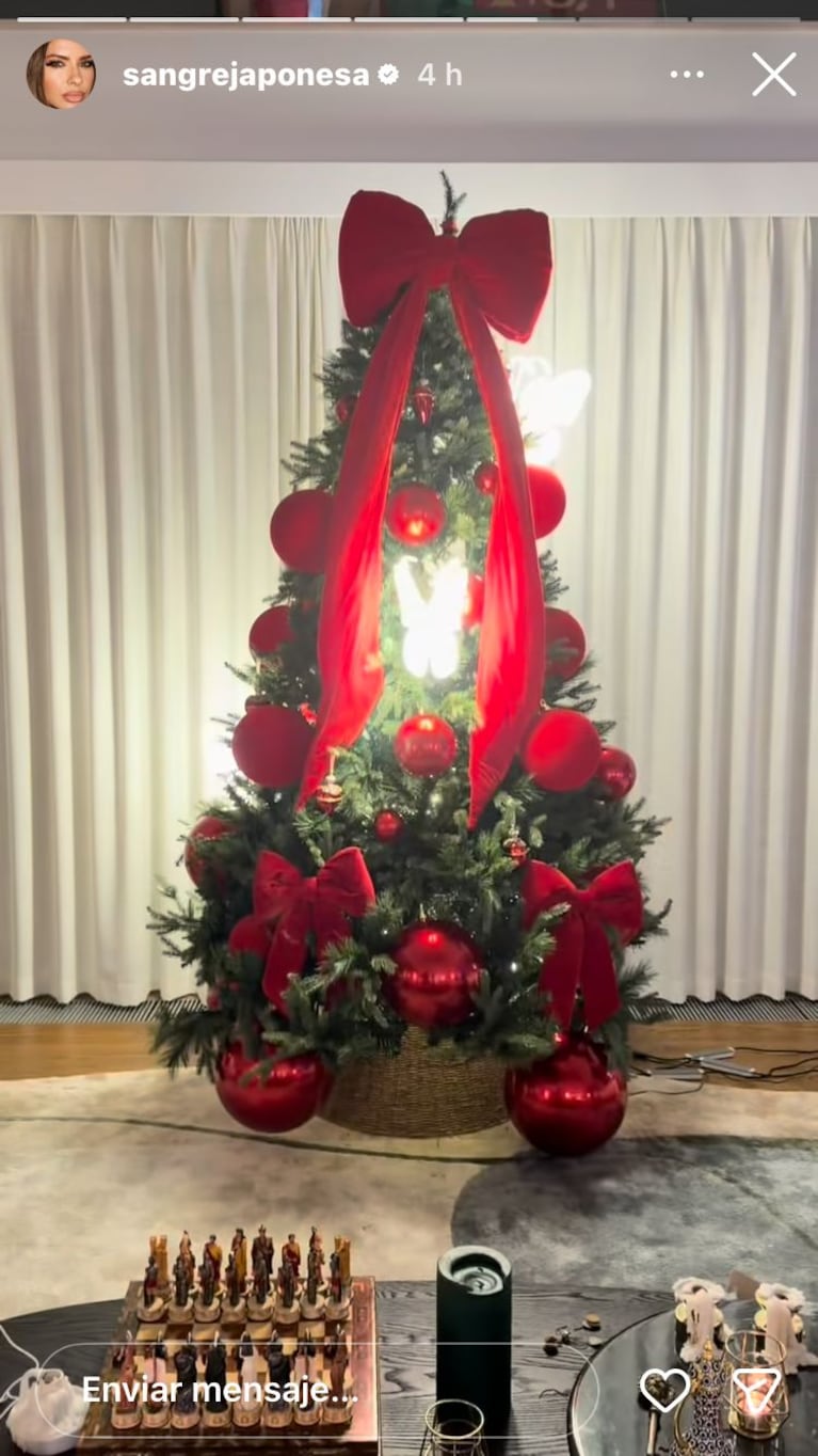 Mauro Icardi decorando su casa para la Navidad con la China Suárez (Foto: Instagram/@sangrejaponesa).