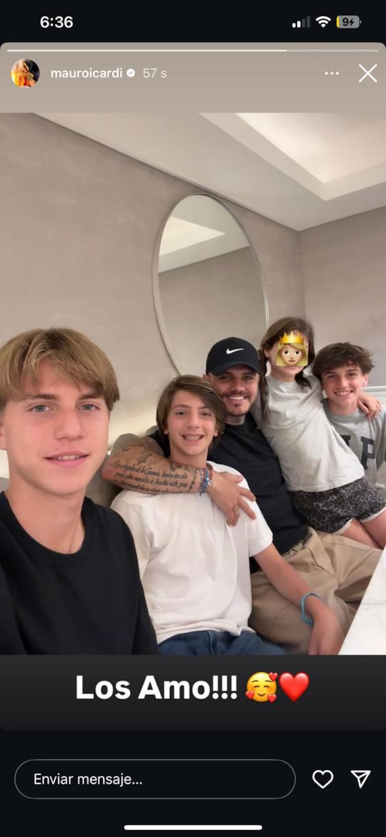 Mauro Icardi, esta tarde, con una de sus hijas y los tres hijos de Wanda Nara y Maxi López.