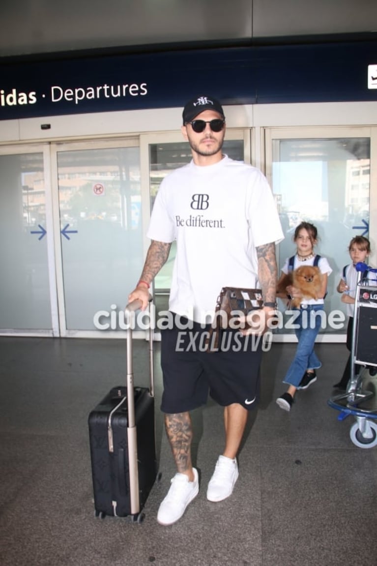 Mauro Icardi llegó a la Argentina para reencontrar con Wanda Nara junto a sus hijas, los de ella y hasta la mascota de la familia