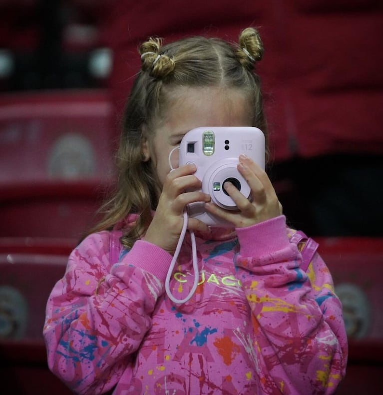 Mauro Icardi posteó las fotos más dulces de su hija Isabella alentándolo en la cancha: “Mi vida”