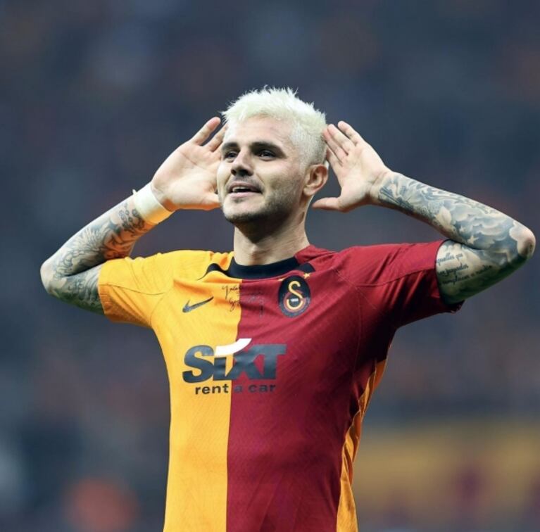 Mauro Icardi sorprendió con un jugado cambio de look: se tiñó el pelo con el color que está de moda