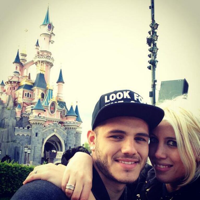 Mauro Icardi y Wanda Nara en EuroDisney. (Foto: Twitter @wandaicardi)