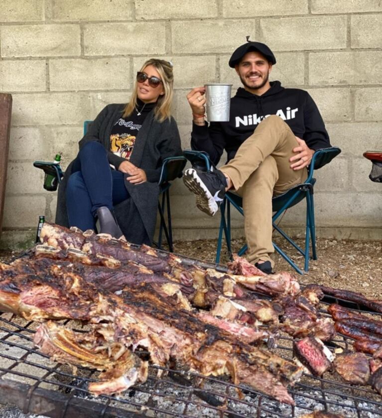 Mauro Icardi y Wanda Nara hicieron un "asadazo" para sus amigos en París: "Día de campo"