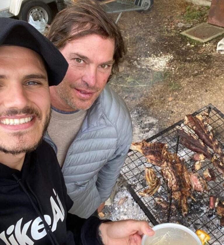 Mauro Icardi y Wanda Nara hicieron un "asadazo" para sus amigos en París: "Día de campo"