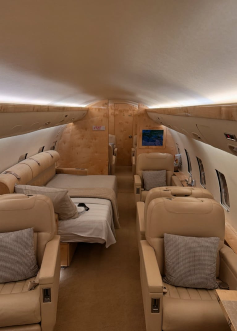 Mauro mostró cómo es viajar en un avión privado.