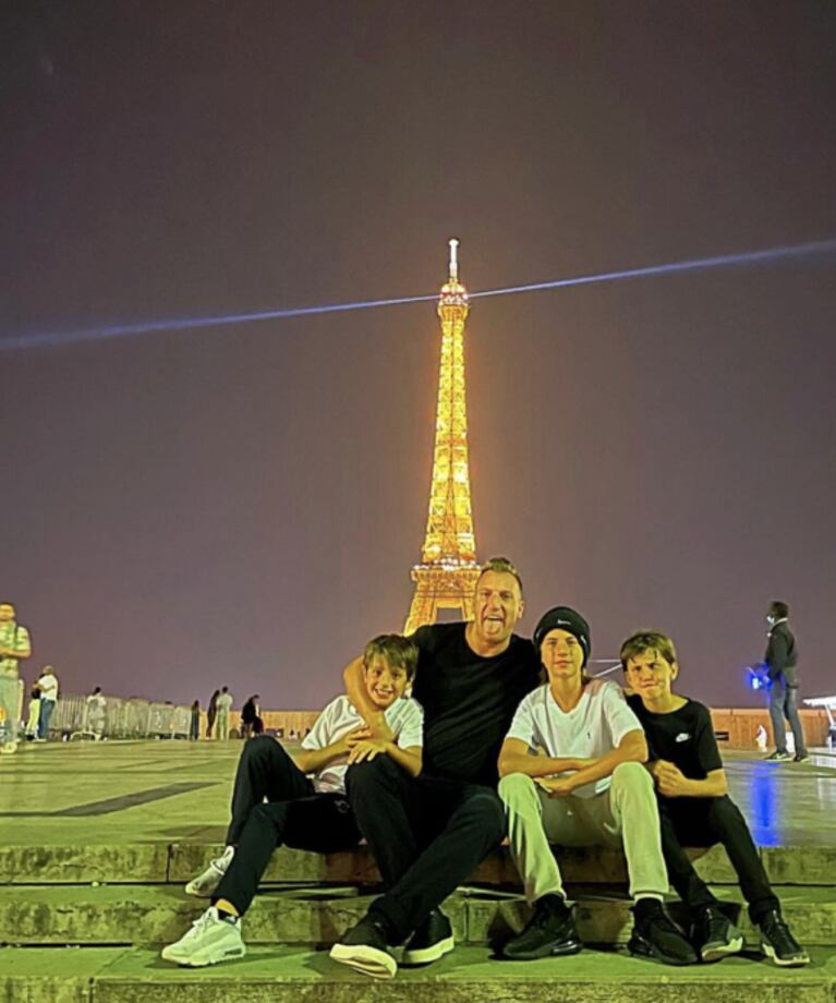 Maxi López compartió las fotos más lindas con sus hijos y su novia en París: "Buenas vibras"