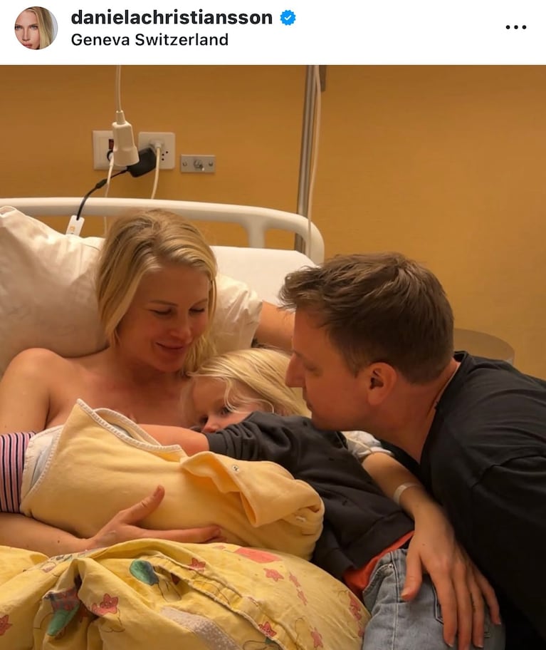 Maxi López y Daniela Christiansson con sus hijos  (Foto: Instagram/@danielachristiansson).