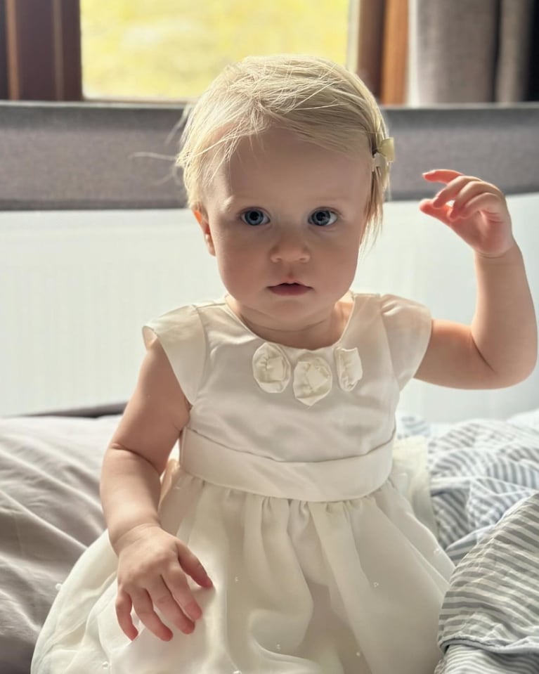 Maxi López y Daniela Christiansson mostraron por primera vez el rostro de su hija: las dulces fotos