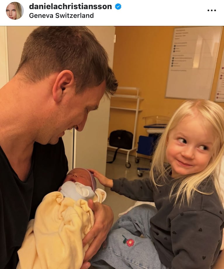 Maxi López y sus hijos con Daniela Christiansson (Foto: Instagram/@danielachristiansson).