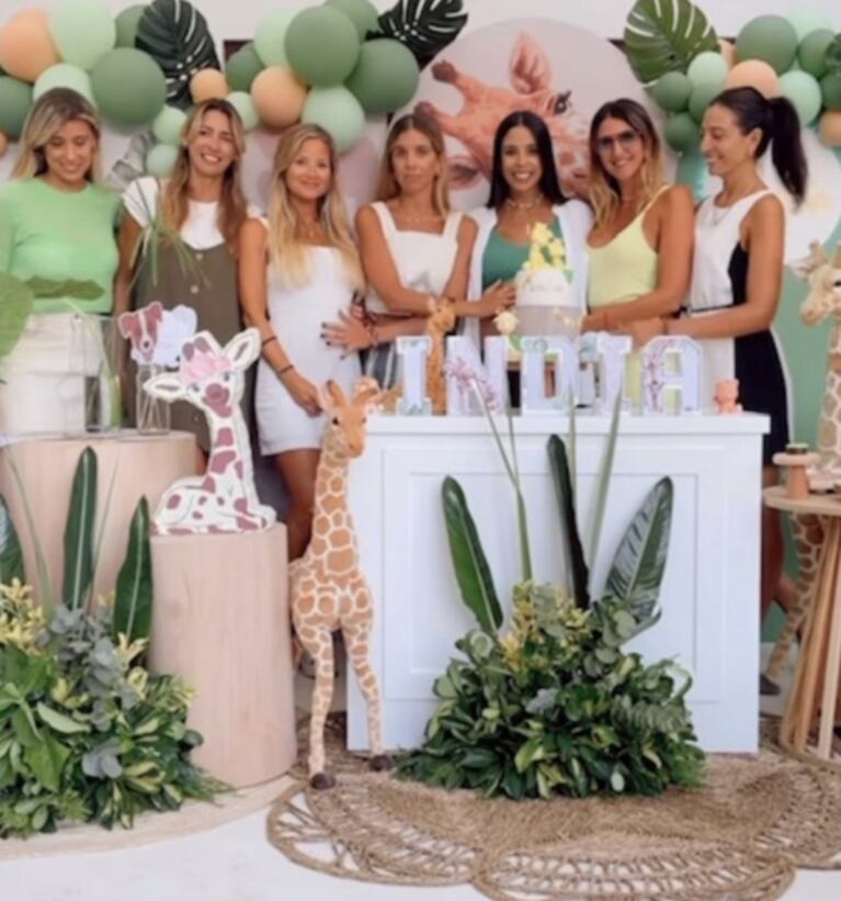 Maypi Delgado celebró  su baby shower selvático con su ex: hojas tropicales y dibujos de animales