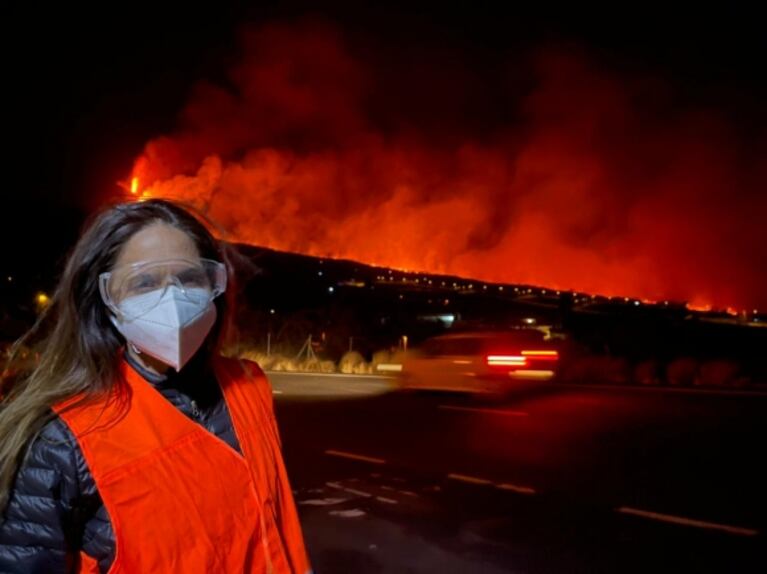 Melisa Zurita, la periodista argentina que cubre la tragedia del volcán español: "No fui muy consciente del riesgo que tomé; tuve miedo"