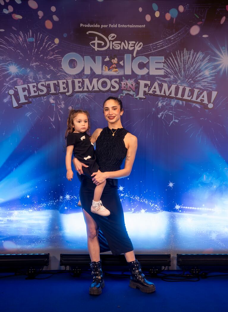 Melody Luz con su hija en el estreno de Disney On Ice (Foto: Prensa).