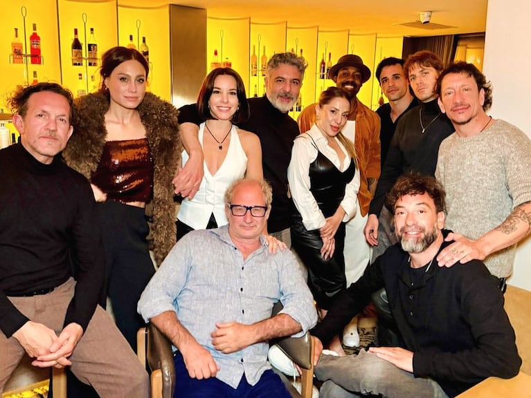 Mercedes Oviedo, junto al elenco de "Rocky" (Foto: Instagram @meroviedo)