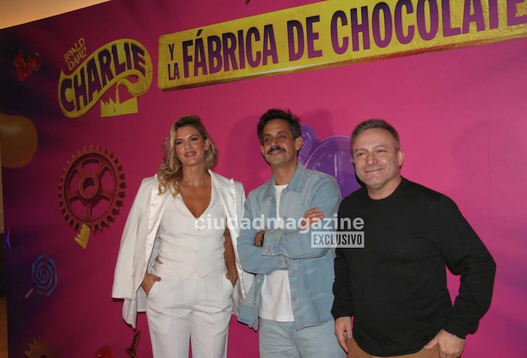 Mery del Cerro, Agustín "Rada" Aristarán y Sebastián Almada en el preestreno de "Charlie y la fábrica de chocolate". (Foto: Movilpress)