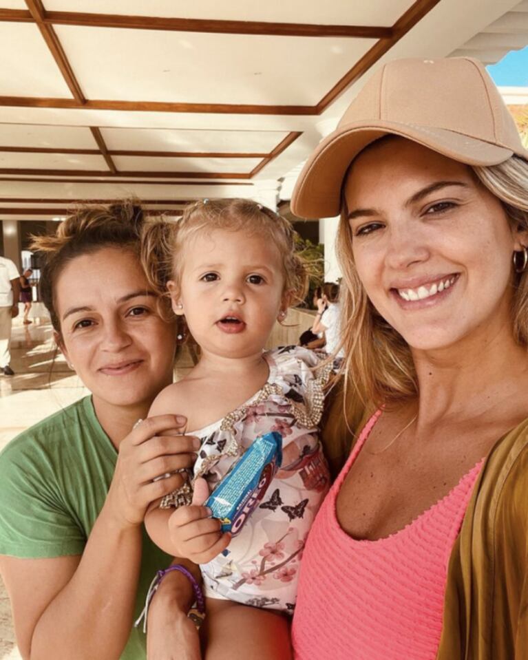 Mery del Cerro compartió una foto junto a la niñera de sus hijas desde sus vacaciones en Punta Cana: "Te amamos"