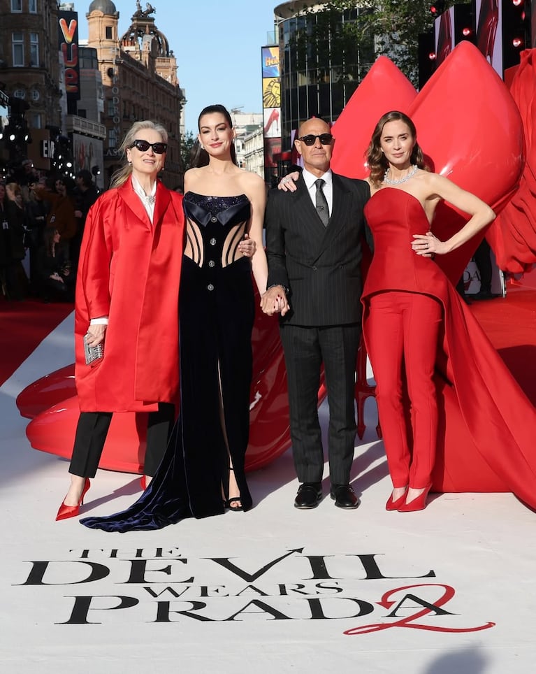 Meryl Streep, Anne Hathaway, Stanley Tucci y Emily Blunt en la premiere de El Diablo Viste a la Moda 2 en Londres (Foto: Instagram/@quiencom).