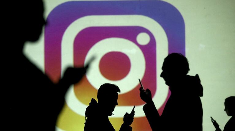 Meta está probando en Estados Unidos chatbots personalizados para mensajes directos en Instagram dirigidos a creadores de contenido.
