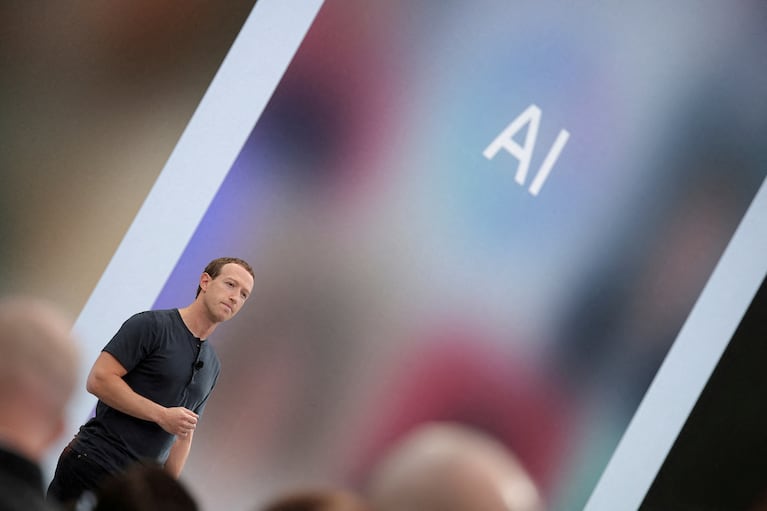 Meta ha integrado su asistente Meta AI, impulsado por su nuevo modelo de lenguaje grande (LLM) Llama 3, en Facebook, Instagram, WhatsApp y Messenger. 





