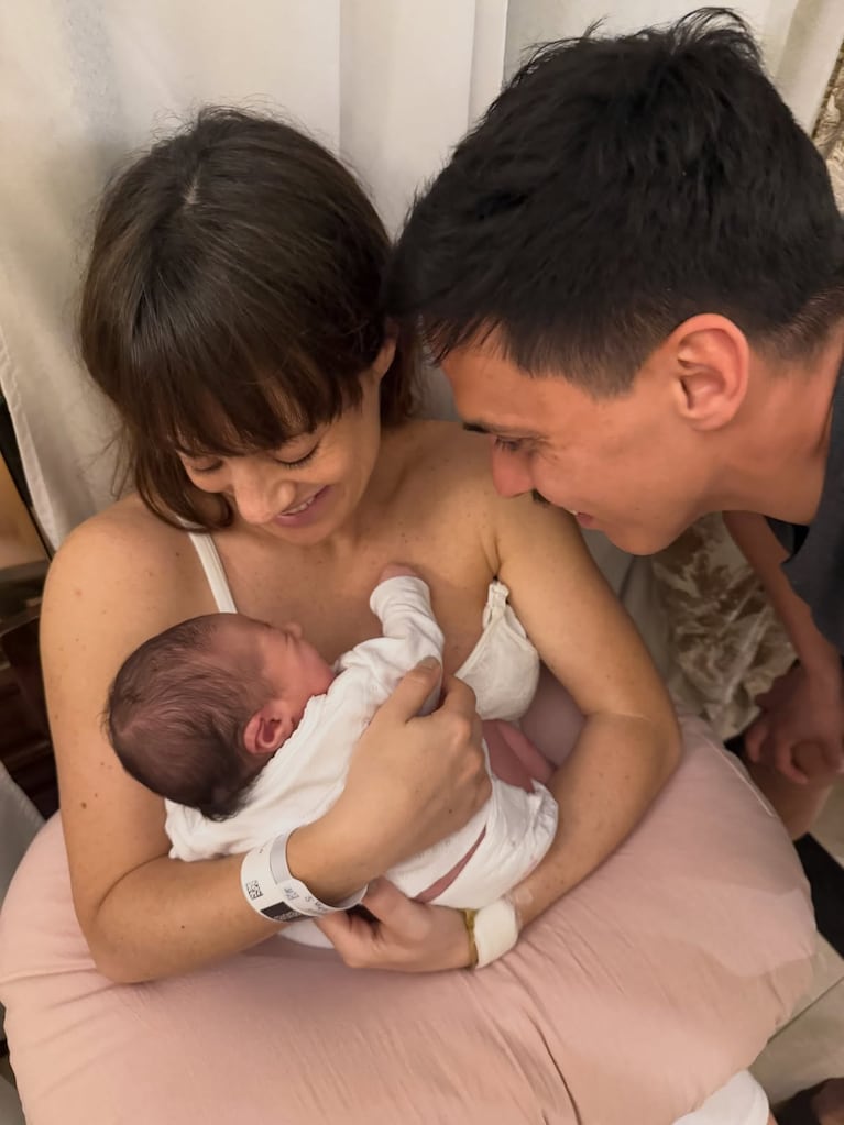 Mica Lapegue, Tomi Bartolomé y su hija, Delfina (Foto: Instagram @micalapegue)