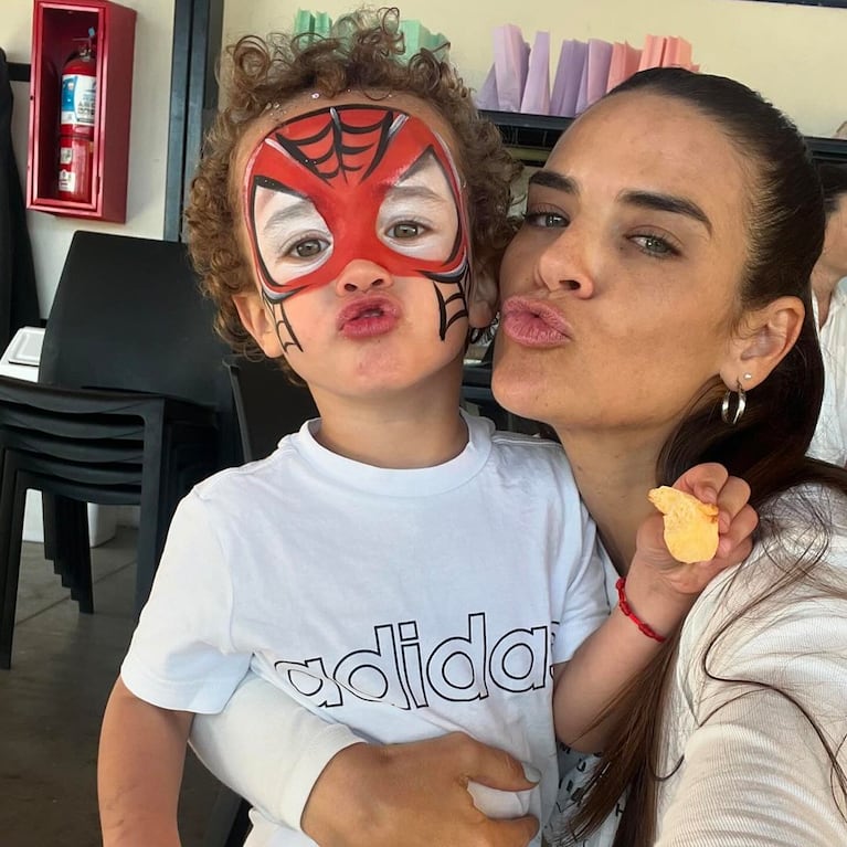 Mica Vázquez y Baltazar Klein, su hijo.